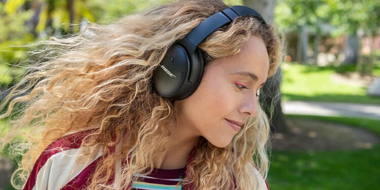 Best Noise-Cancelling Headphones 2023