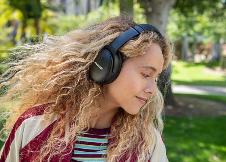 Best Noise-Cancelling Headphones 2023